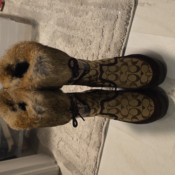 Authentic Coach signature fur trim lorena boots - Picture 1 of 5